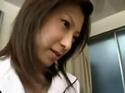 Un professeur japonais et son élève ont des relations sexuelles en classe